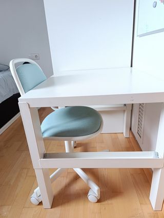 Escritorio infantil con silla antideslizante 