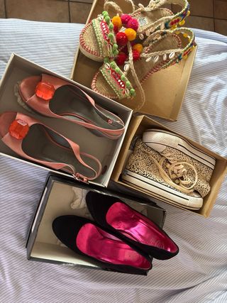 Lote 34 piezasRopa y 9 pares zapatos