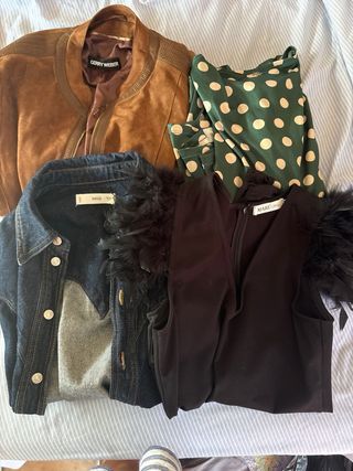 Lote 34 piezasRopa y 9 pares zapatos