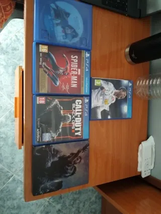 PS4 Slim 1TB SSD + 3 Mandos.