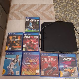 Consola PS4 Negra + 7 Juegos
