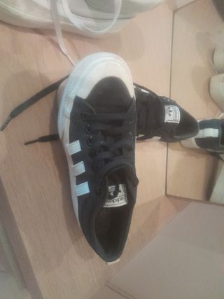 Scarpe Adidas nere e bianche