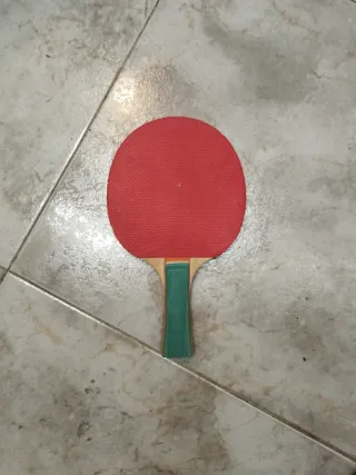 Pala de ping pong roja y verde