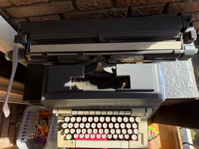 Máquina de escribir Olivetti Linea 98
