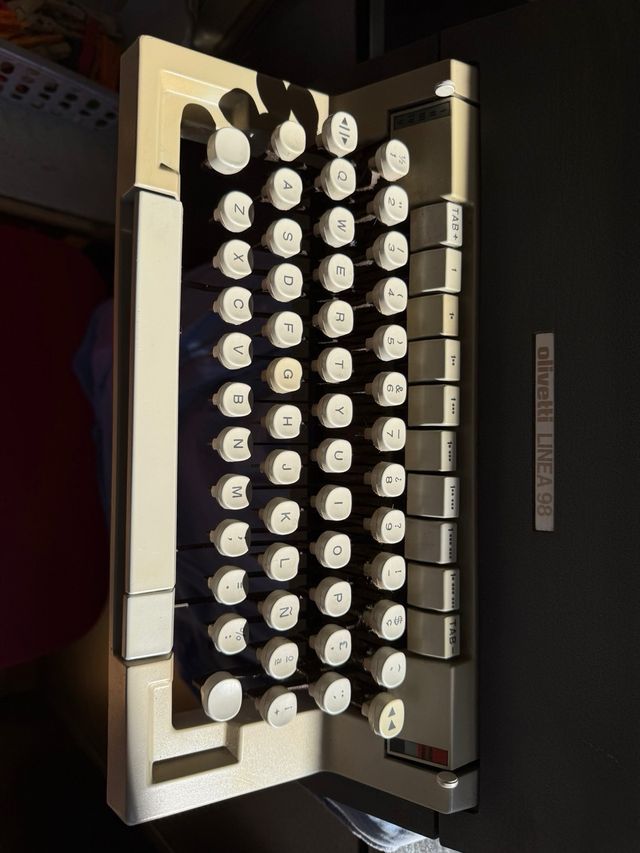 Máquina de escribir Olivetti Linea 98