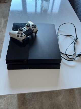 PS4 (PlayStation 4) Negra + Mando y Juegos