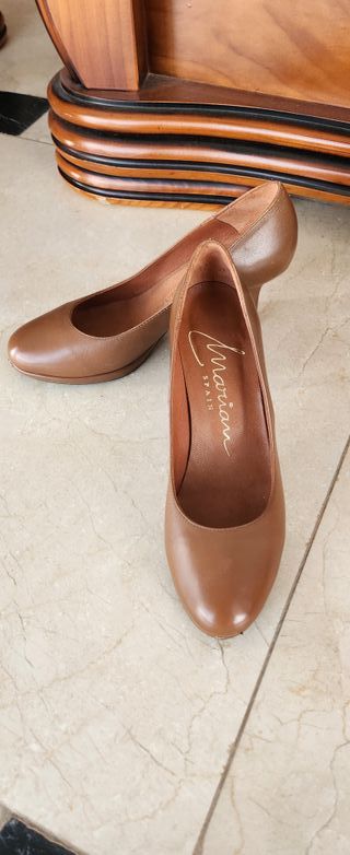 Zapatos de piel hechos en España.
