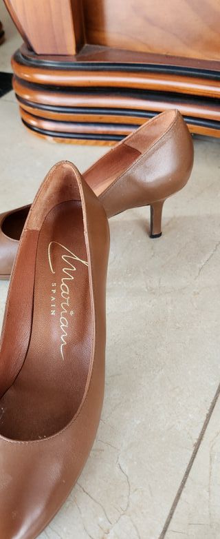 Zapatos de piel hechos en España.