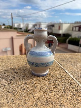Anfora vintage terracotta bianca e blu