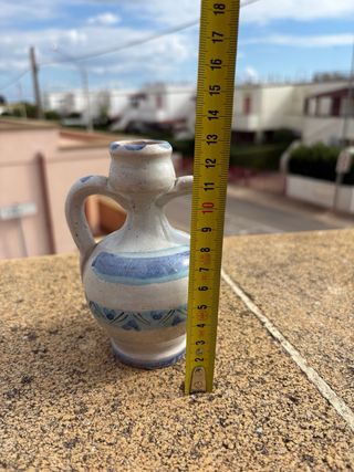 Anfora vintage terracotta bianca e blu