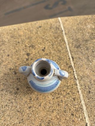 Anfora vintage terracotta bianca e blu