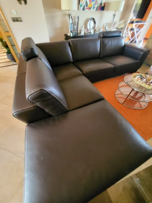 Sofá esquinero de cuero ,piel marrón