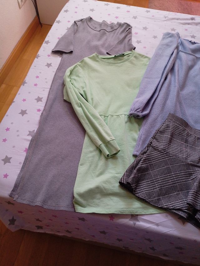 Lote 3 vestidos y 1 falda