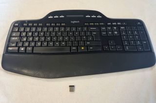 Logitech MK710 Teclado Ingles y Ratón  Inalámbrico