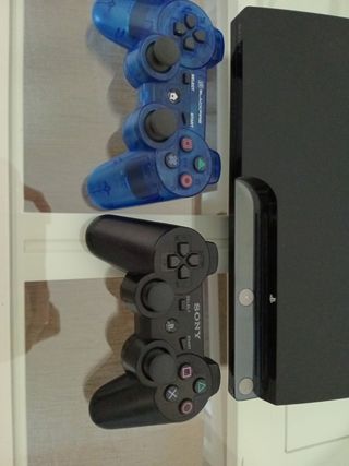 Consola PlayStation 3 + 2 Mandos