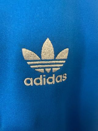 Sudadera Adidas con capucha azul