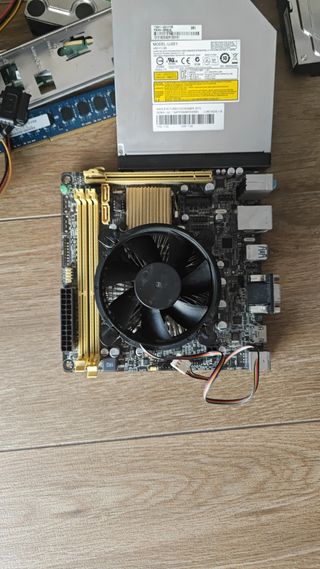 Componentes PC: Placa Base, DVD y RAM