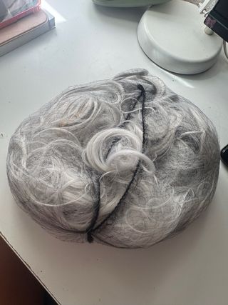 Peluca larga blanca ondulada