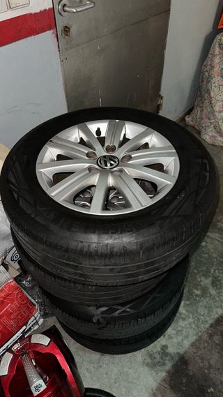 Llantas y Neumáticos 