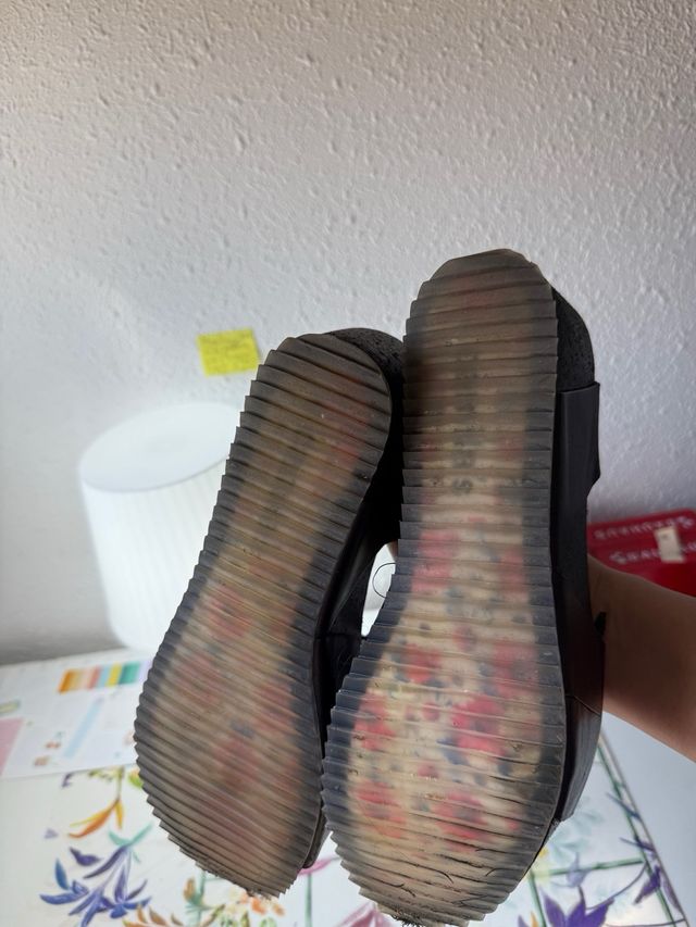 Sandalias plataforma Camelia negras.