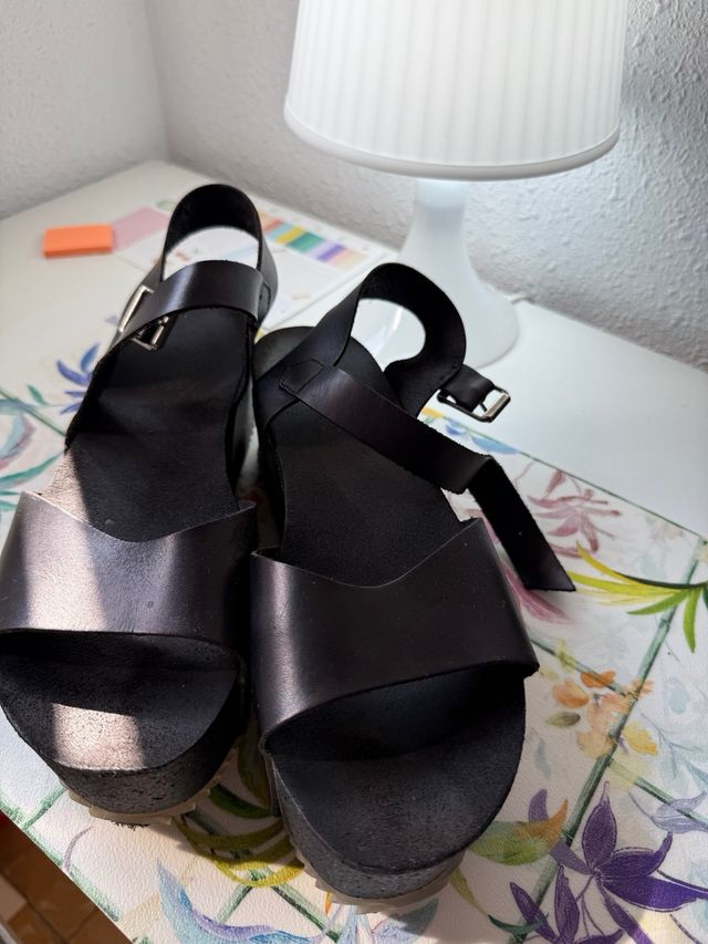Sandalias plataforma Camelia negras.