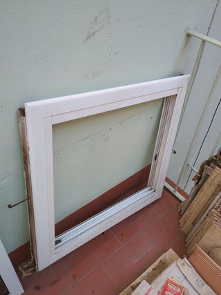 Marco de ventana de aluminio blanco