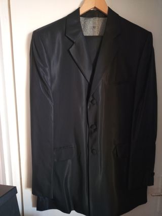 Traje de Hombre,Color negro.
Talla :50