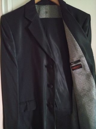 Traje de Hombre,Color negro.
Talla :50