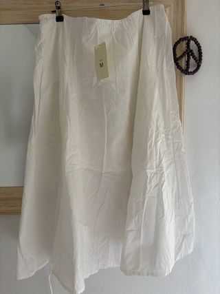 Falda blanca larga
