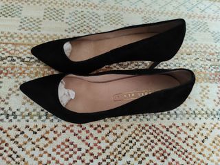 Zapatos de tacón negros para mujer