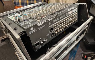 Mesa de Mezclas Behringer 20 Canales
HENYX 2442