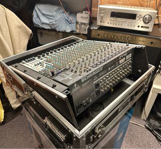 Mesa de Mezclas Behringer 20 Canales
HENYX 2442
