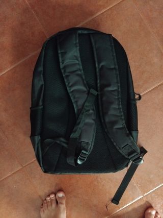 Mochila negra nueva