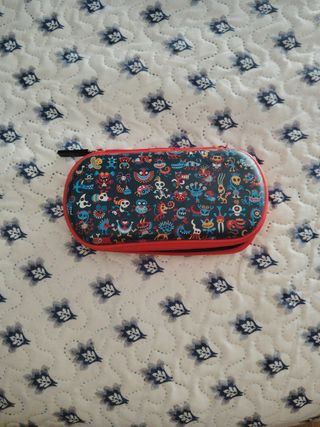 PSP Blanca con Funda y Cargador