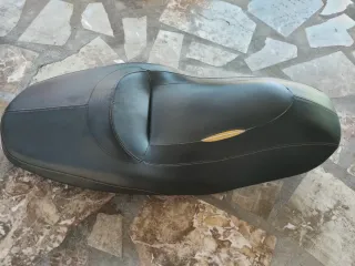 Asiento y Escape Yamaha Xmax 250
