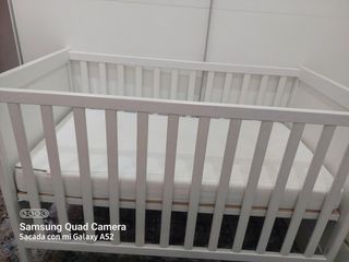 Cuna blanca de madera