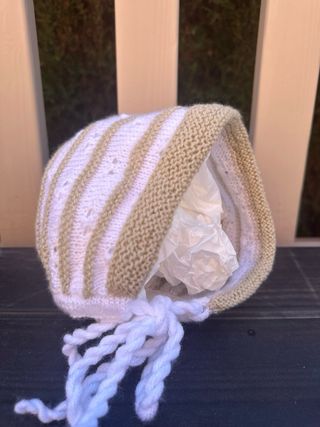 Conjunto bebé: toquilla, gorrito y patucos