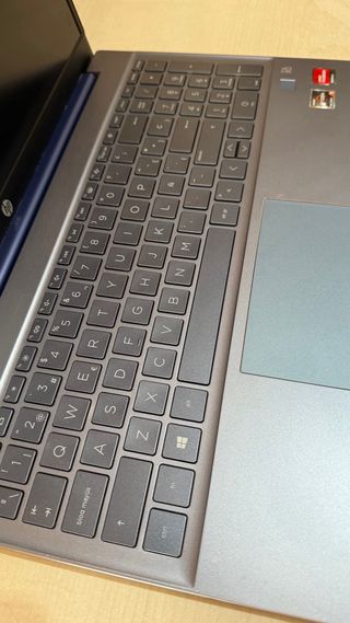 Portátil HP Pavilion Plata y Azul