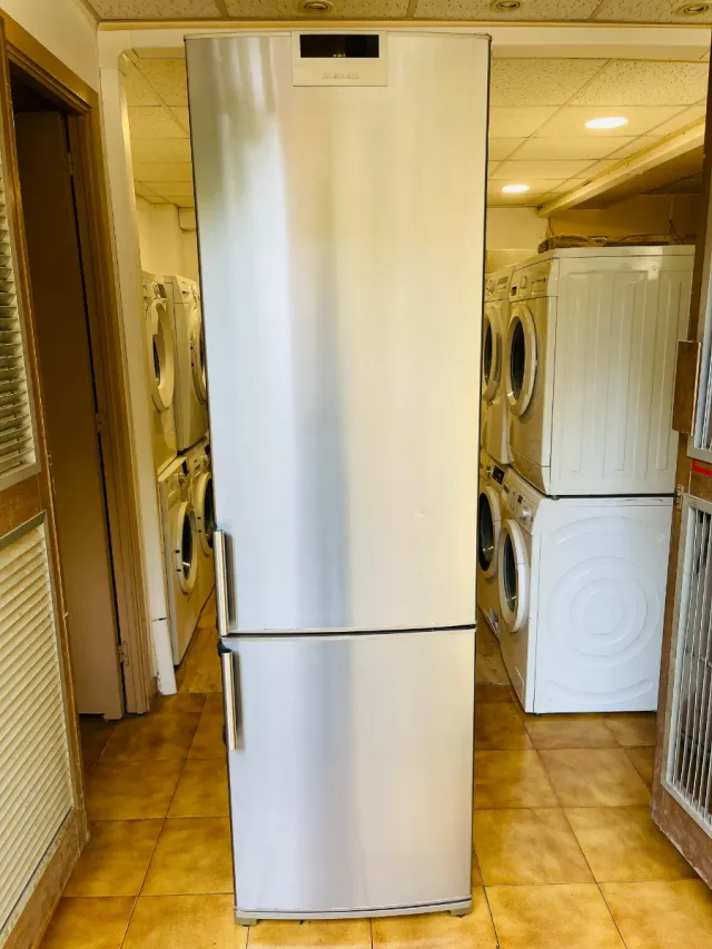 Nevera combi plateada