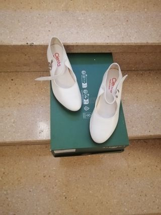 Zapatos de Flamenco Cienta Blancos