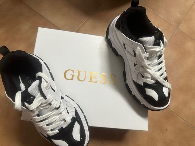 Deportivas Guess Blancas y Negras