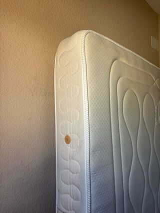 Colchón 135x180 cm (por 10€ más somier sin patas) 