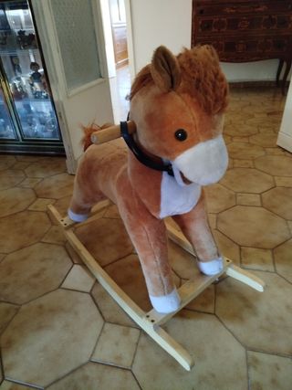 Cavallino a dondolo peluche