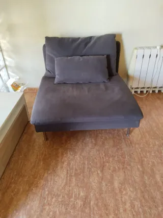 Sillón de lectura gris
