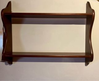 Estantería de madera nogal