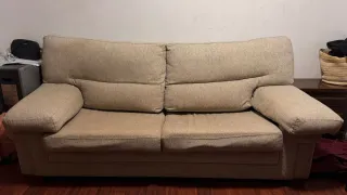 Se regala sillón de tela beige
