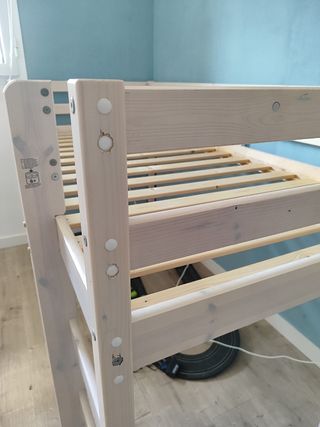 Cama alta individual de madera