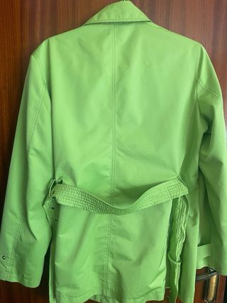 Gabardina Burberry verde entretiempo