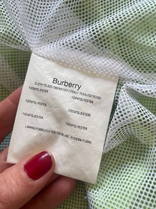 Gabardina Burberry verde entretiempo