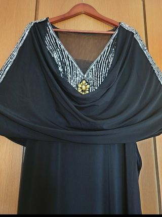 Vestido de fiesta negro y plateado